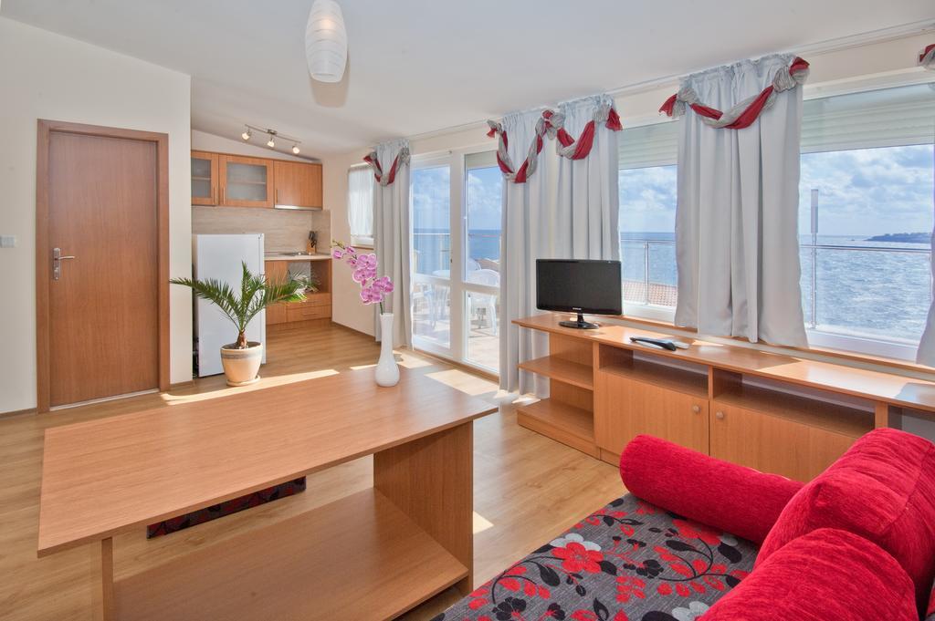 Семеен Хотел Бриз Sozopol Exterior photo