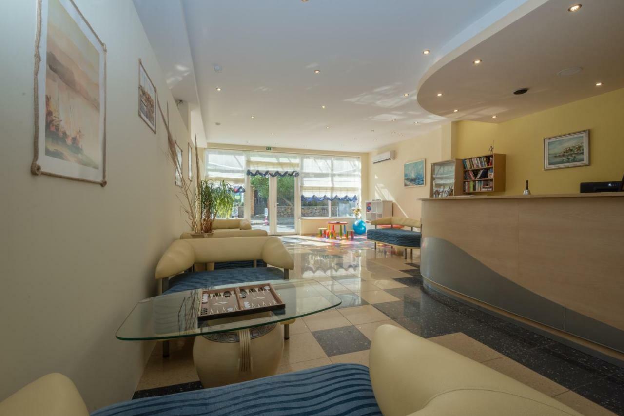 Семеен Хотел Бриз Sozopol Exterior photo