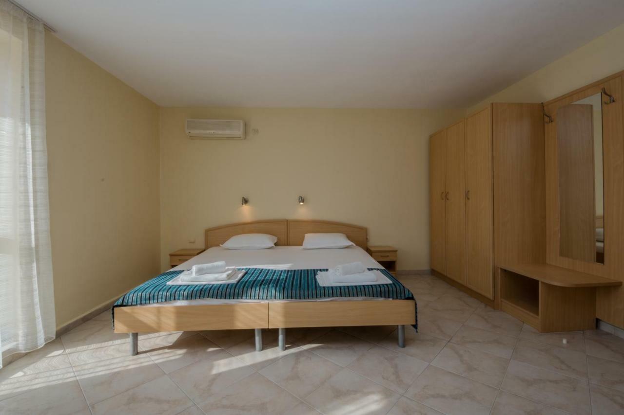 Семеен Хотел Бриз Sozopol Exterior photo